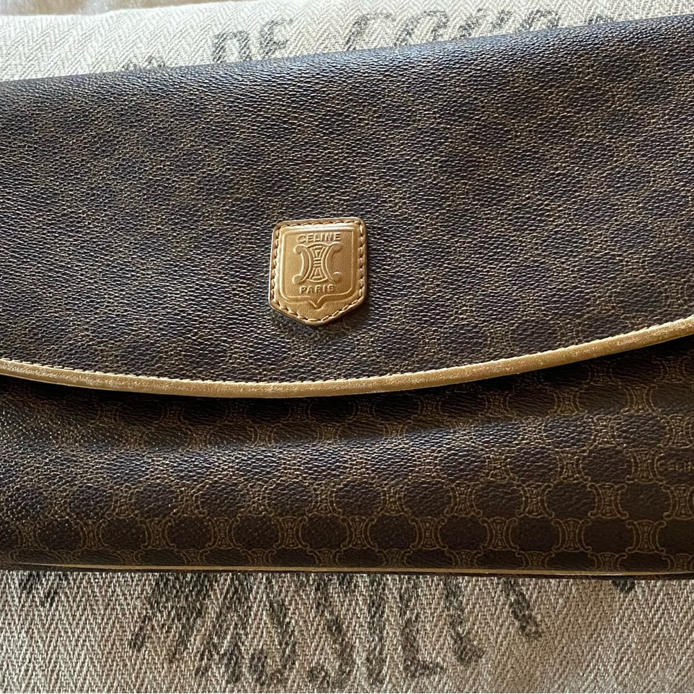 💯 GUARANTEED AUTHENTIC Celine Brown and Tan Clutch
